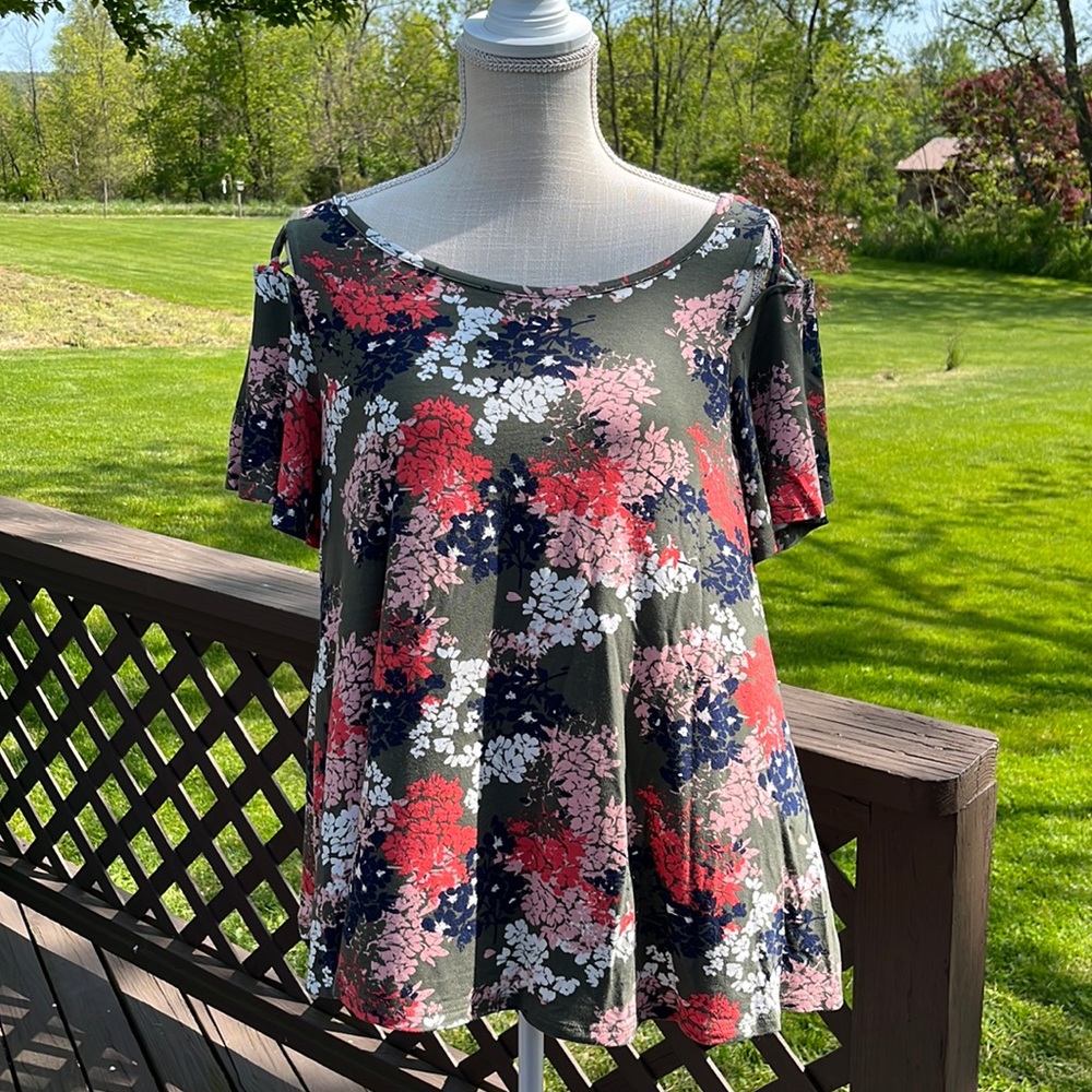 Westport short sleeved summer top, size Medium.